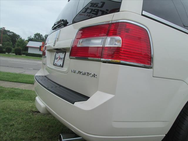 2007 Lincoln Navigator LX FWD Sedan