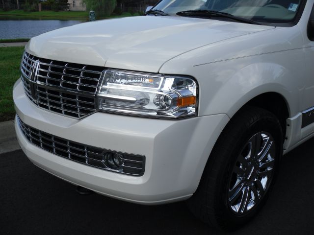 2007 Lincoln Navigator 2WD 4dr V6 SE SUV