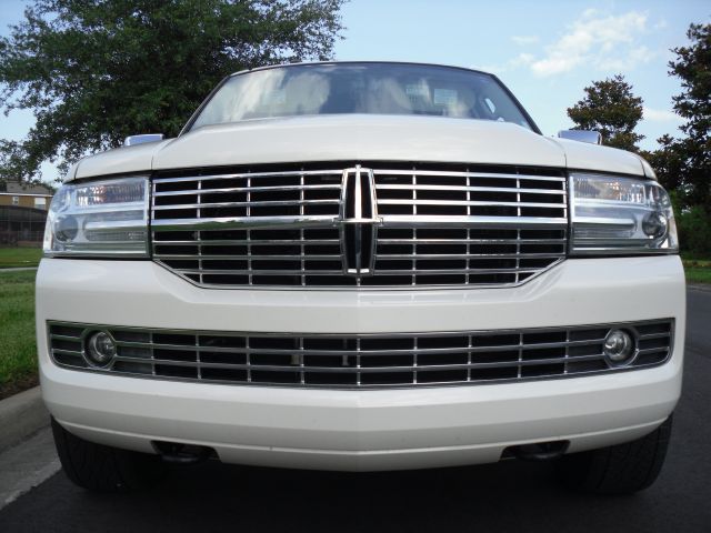 2007 Lincoln Navigator 2WD 4dr V6 SE SUV