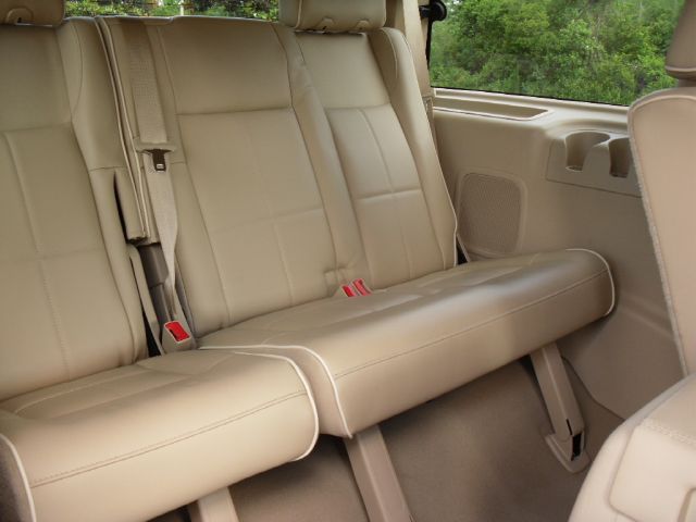 2007 Lincoln Navigator 2WD 4dr V6 SE SUV