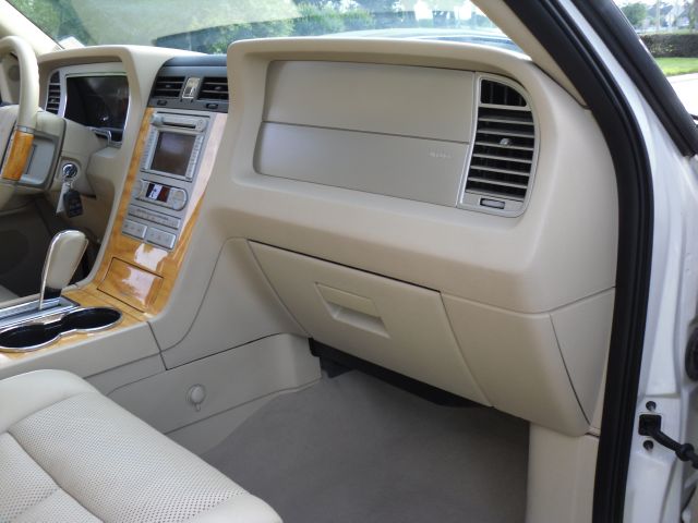 2007 Lincoln Navigator 2WD 4dr V6 SE SUV