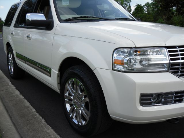 2007 Lincoln Navigator 2WD 4dr V6 SE SUV