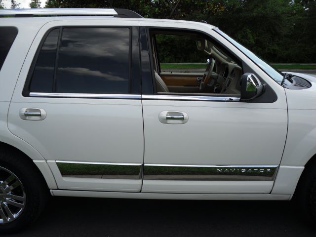 2007 Lincoln Navigator 2WD 4dr V6 SE SUV