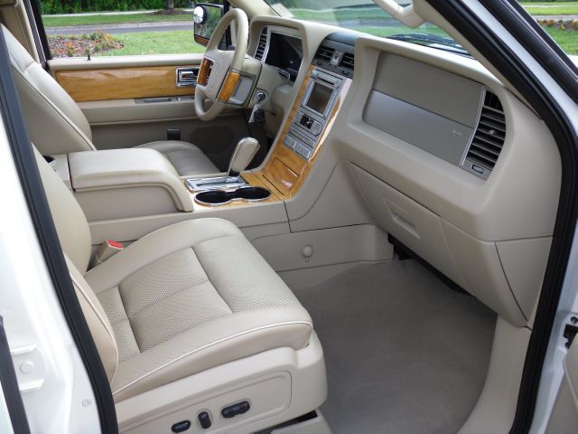 2007 Lincoln Navigator 2WD 4dr V6 SE SUV