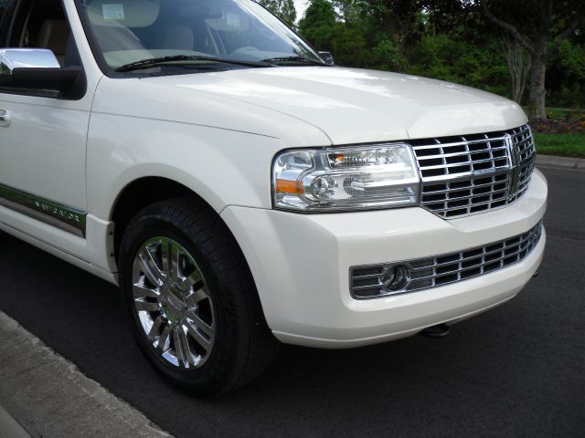 2007 Lincoln Navigator 2WD 4dr V6 SE SUV