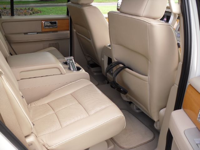 2007 Lincoln Navigator 2WD 4dr V6 SE SUV