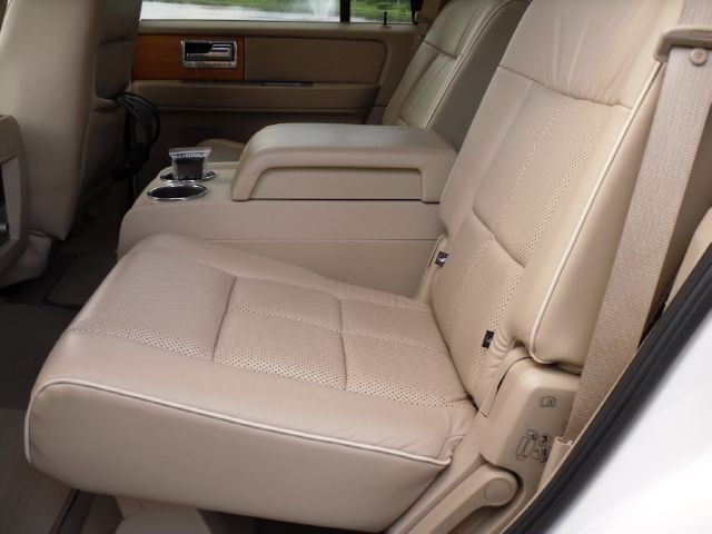 2007 Lincoln Navigator 2WD 4dr V6 SE SUV