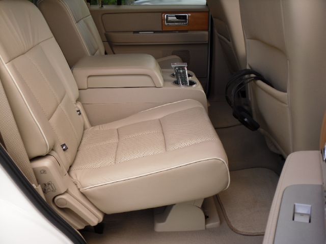 2007 Lincoln Navigator 2WD 4dr V6 SE SUV