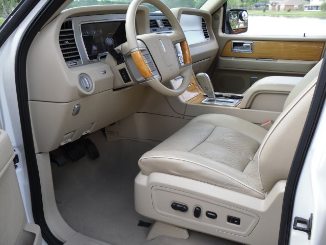 2007 Lincoln Navigator 2WD 4dr V6 SE SUV