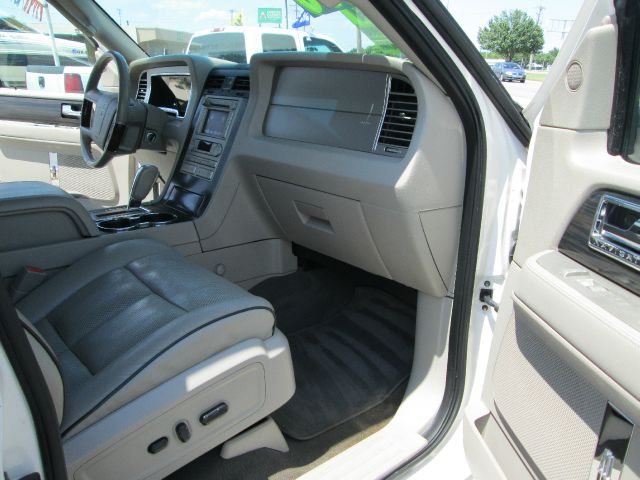 2007 Lincoln Navigator 2WD 4dr V6 SE SUV