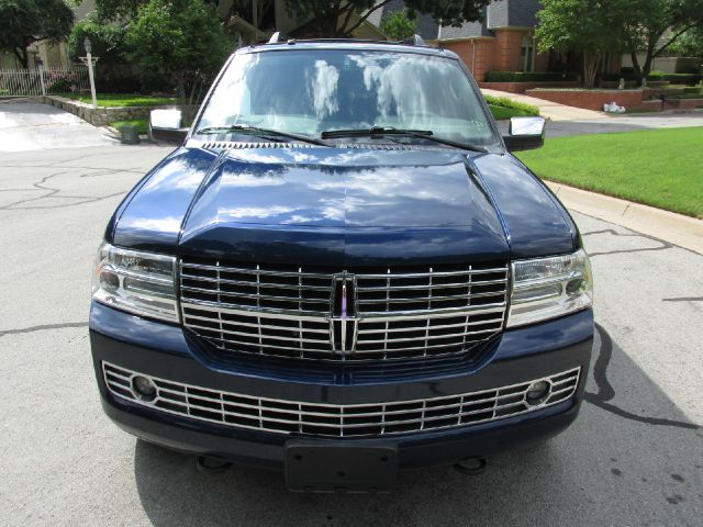 2008 Lincoln Navigator Ram 3500 Diesel 2-WD