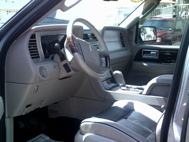 2008 Lincoln Navigator Ram 3500 Diesel 2-WD