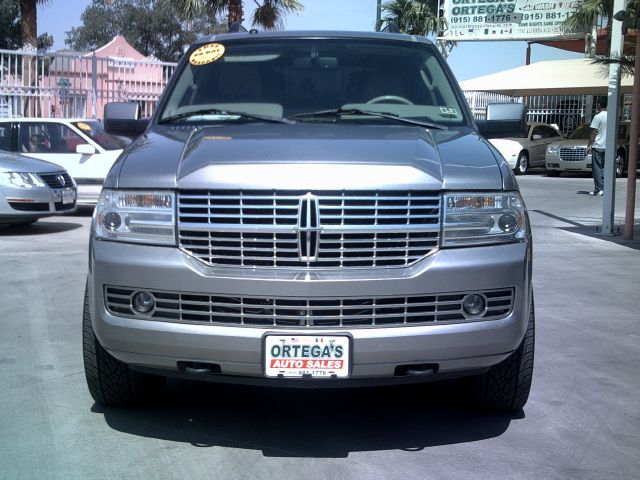 2008 Lincoln Navigator Ram 3500 Diesel 2-WD