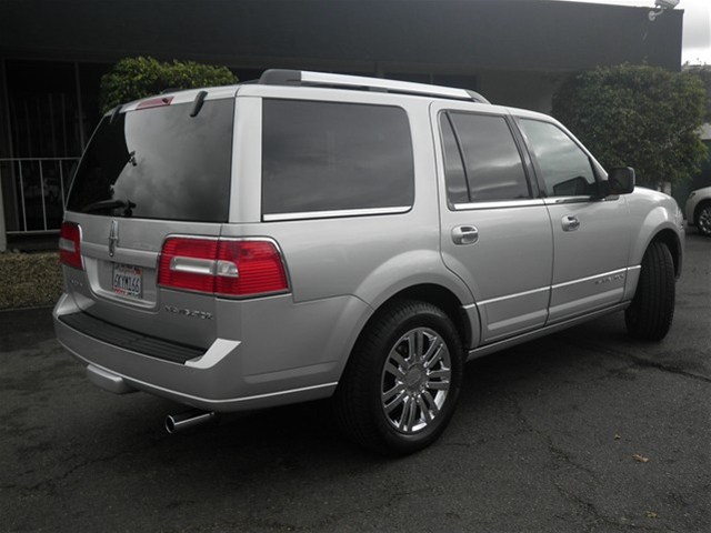 2010 Lincoln Navigator R25