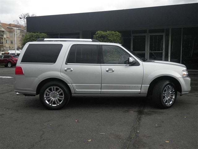 2010 Lincoln Navigator R25