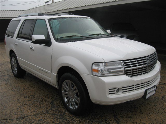 2010 Lincoln Navigator R25