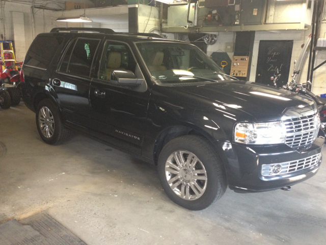 2011 Lincoln Navigator Ram 3500 Diesel 2-WD