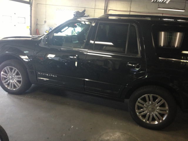 2011 Lincoln Navigator Ram 3500 Diesel 2-WD