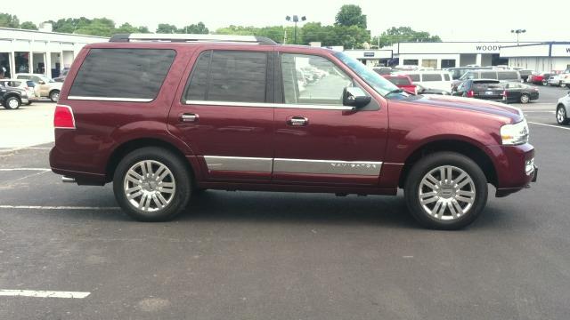 2012 Lincoln Navigator Base