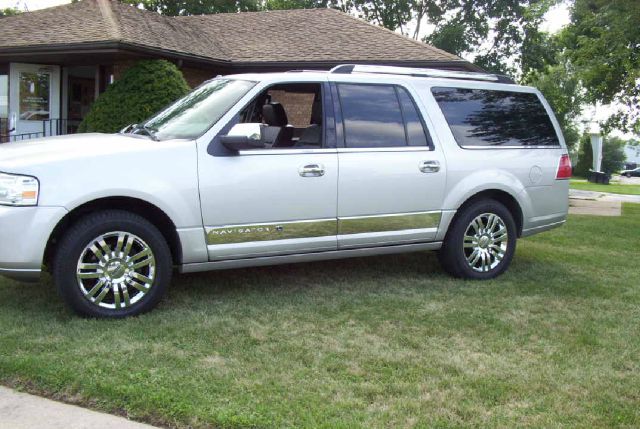 2007 Lincoln Navigator L Ram 3500 Diesel 2-WD