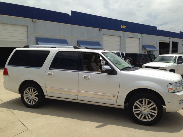 2009 Lincoln Navigator L Ram 3500 Diesel 2-WD