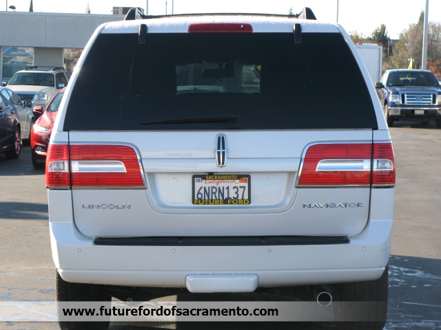 2010 Lincoln Navigator L Base