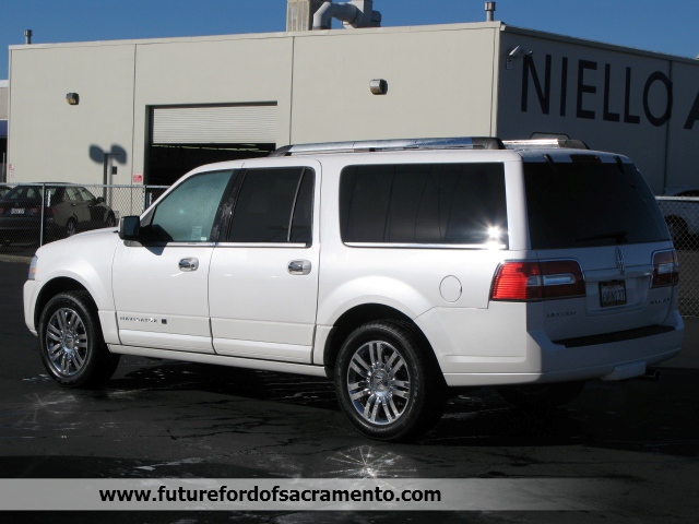 2010 Lincoln Navigator L Base