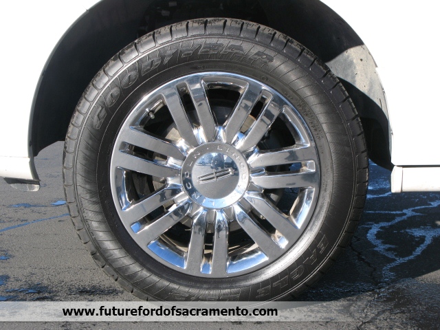 2010 Lincoln Navigator L Base