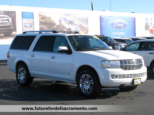 2010 Lincoln Navigator L Base