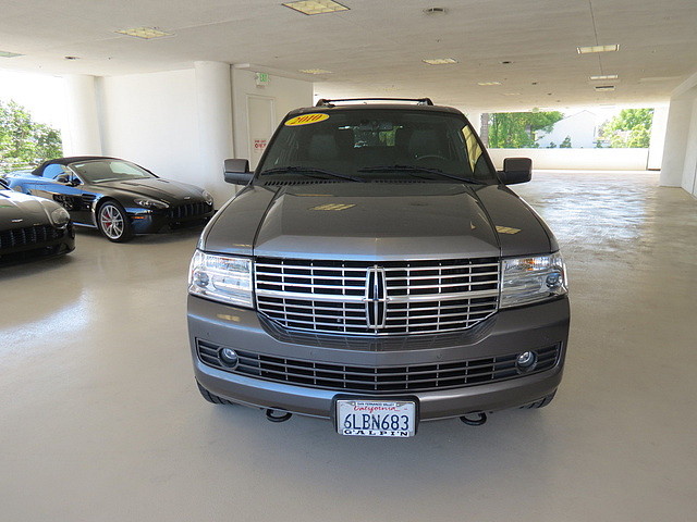 2010 Lincoln Navigator L Base