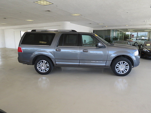 2010 Lincoln Navigator L Base