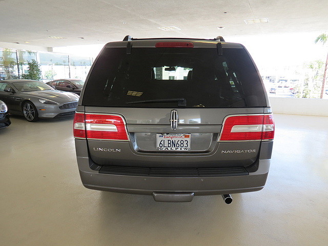 2010 Lincoln Navigator L Base