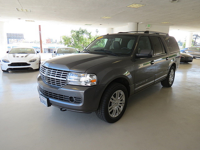 2010 Lincoln Navigator L Base