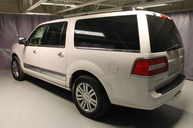 2010 Lincoln Navigator L Base