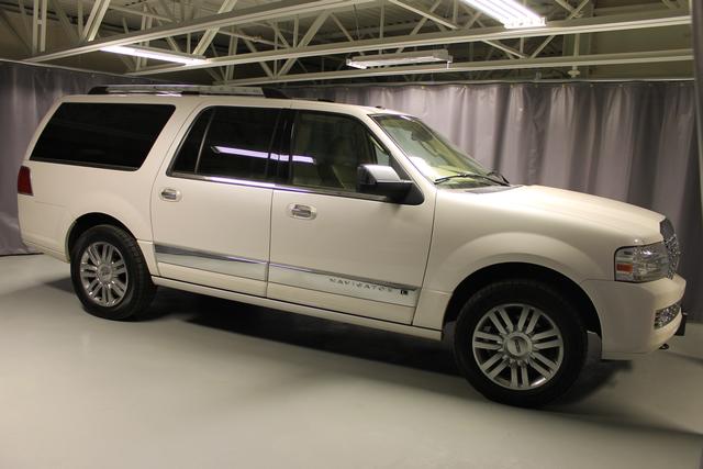 2010 Lincoln Navigator L Base