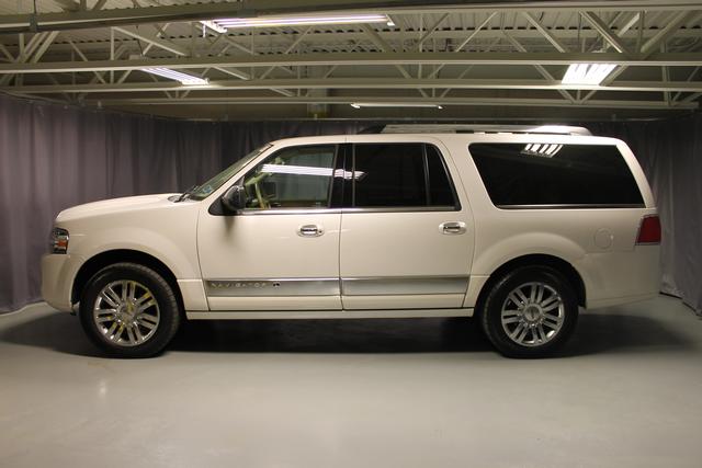 2010 Lincoln Navigator L Base