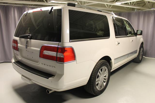 2010 Lincoln Navigator L Base