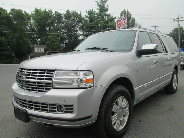 2010 Lincoln Navigator L Ram 3500 Diesel 2-WD