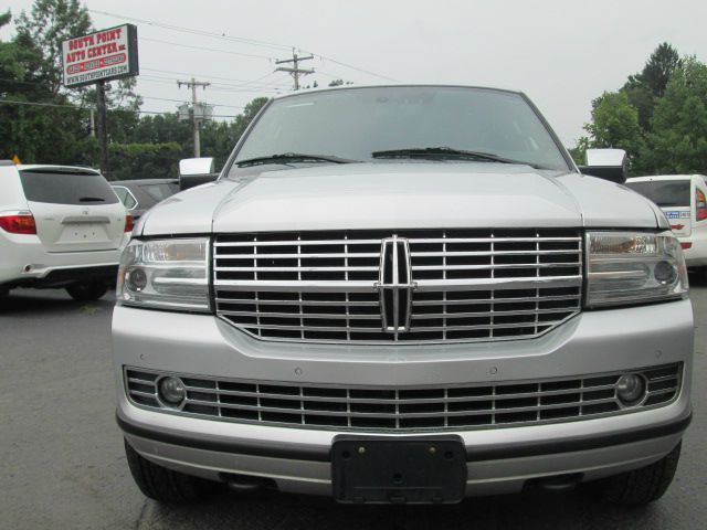 2010 Lincoln Navigator L Ram 3500 Diesel 2-WD