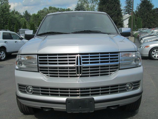 2010 Lincoln Navigator L Ram 3500 Diesel 2-WD