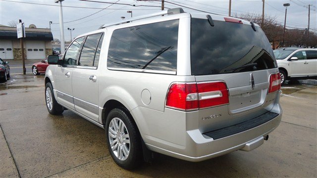 2010 Lincoln Navigator L Base