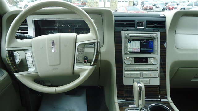 2010 Lincoln Navigator L Base