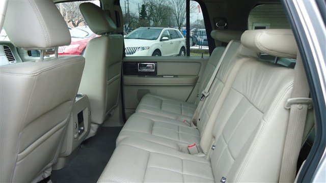 2010 Lincoln Navigator L Base