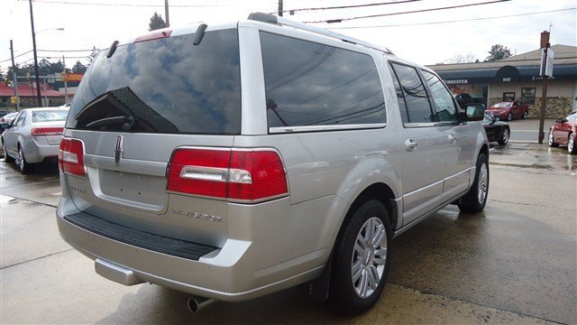 2010 Lincoln Navigator L Base