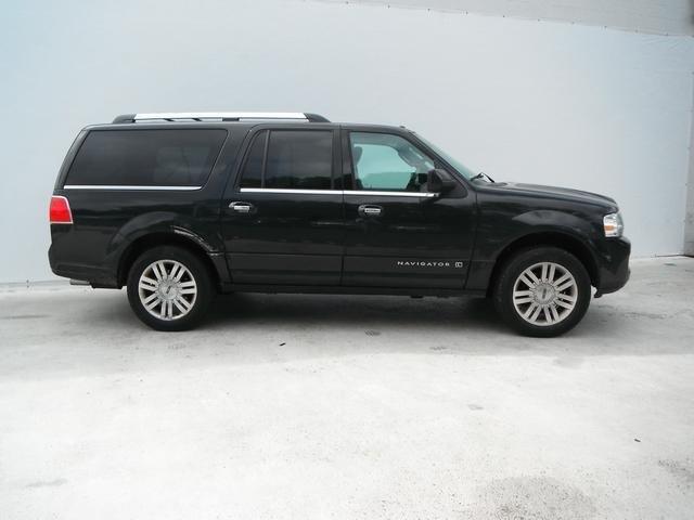 2011 Lincoln Navigator L ESi