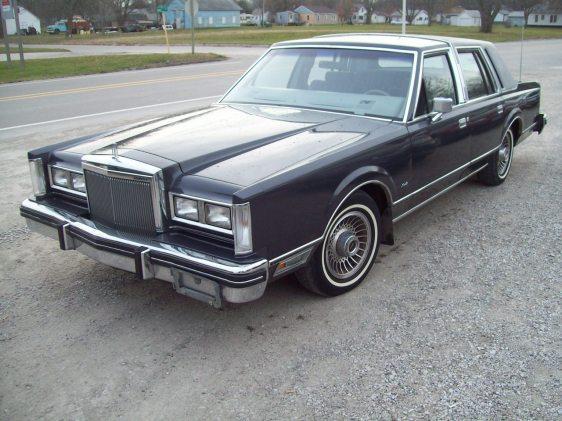 1984 Lincoln Town Car Base