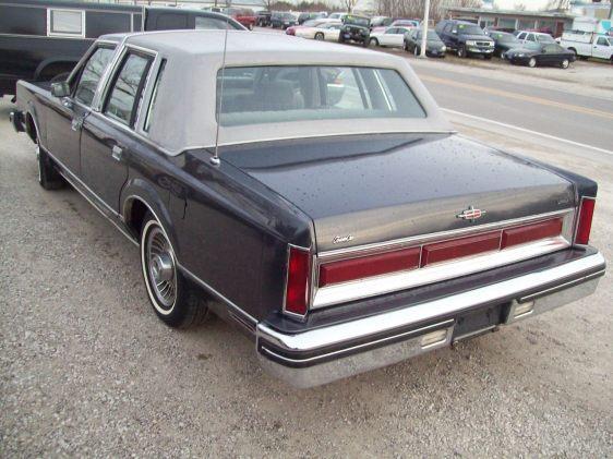 1984 Lincoln Town Car Base