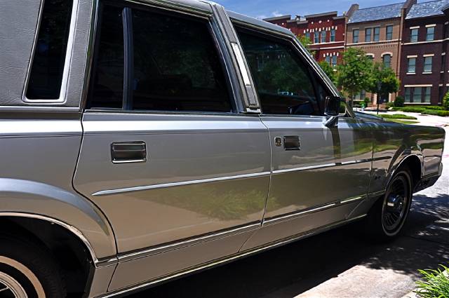 1987 Lincoln Town Car Unknown