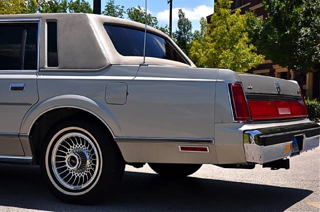 1987 Lincoln Town Car Unknown