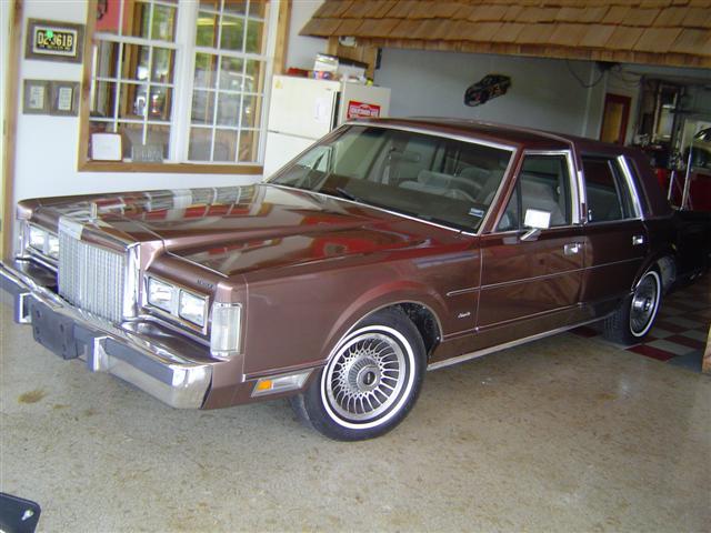 1987 Lincoln Town Car Base